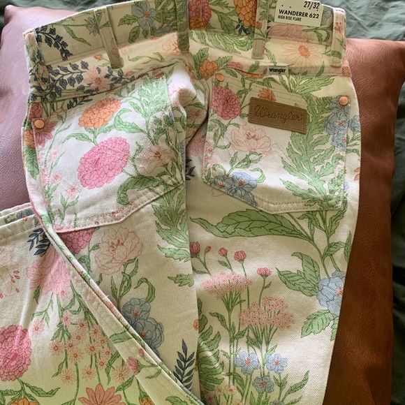 Floral Wrangler bell bottoms - Picture 3 of 5